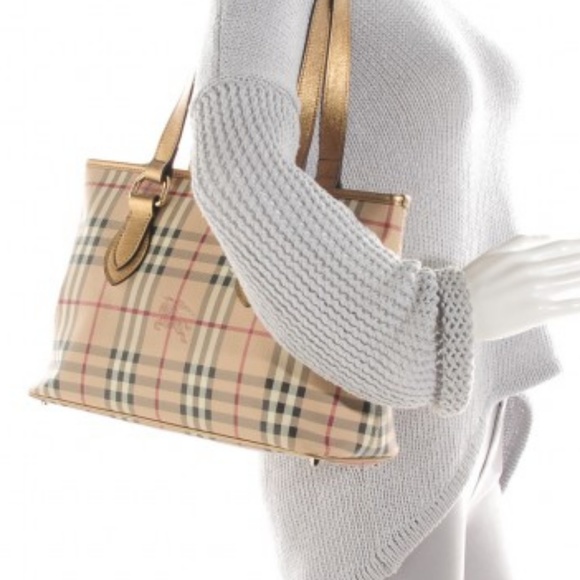 Classic Burberry Bag - Picture 8 of 8